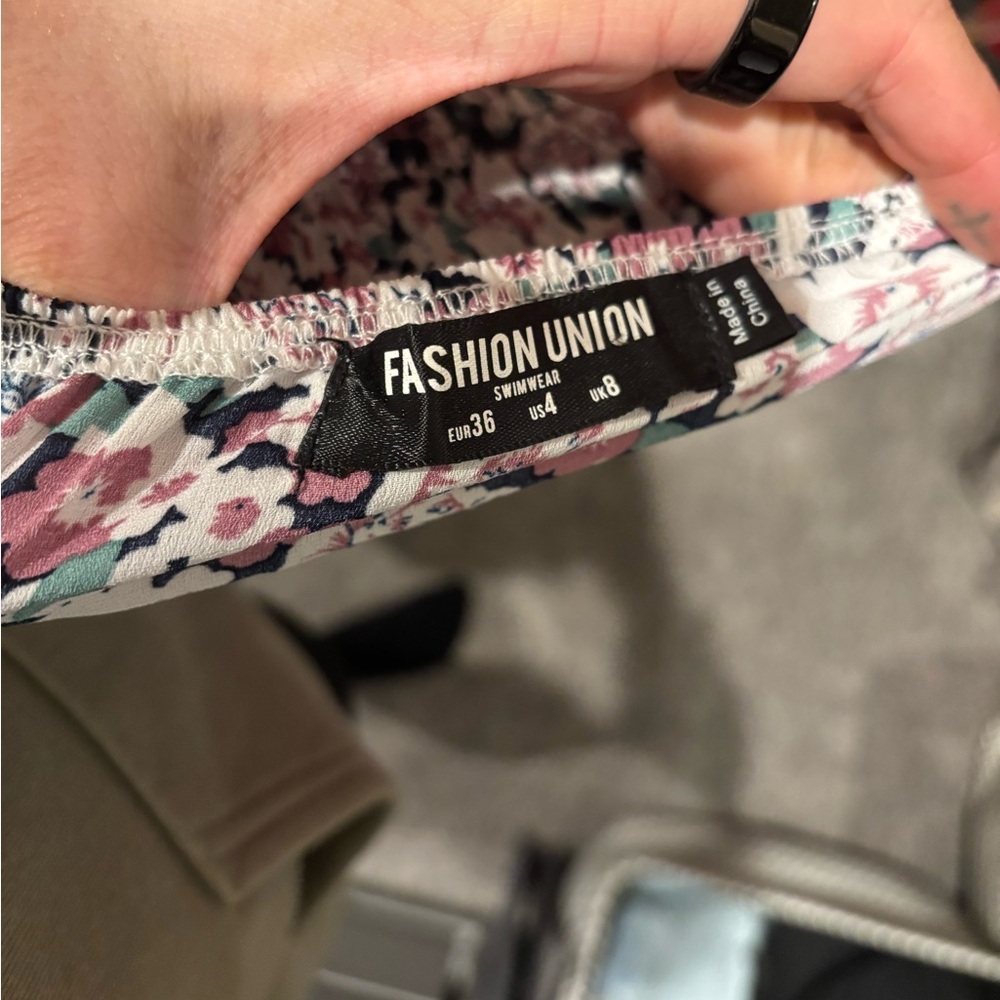 Floral Puff Sleeve Romper - Picture 3 of 3